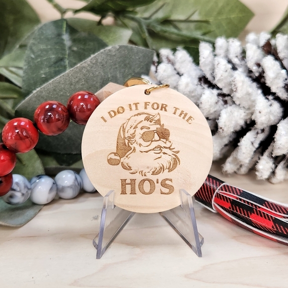 CHRISTMAS 🎄 Keychain Wristlet with Laser Engraved Pendant *HANDCRAFTED* - Picture 1 of 5